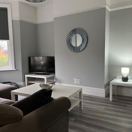 Entire Spacious 4 Bedroom Apartment In Bournemouth Kültér fotó