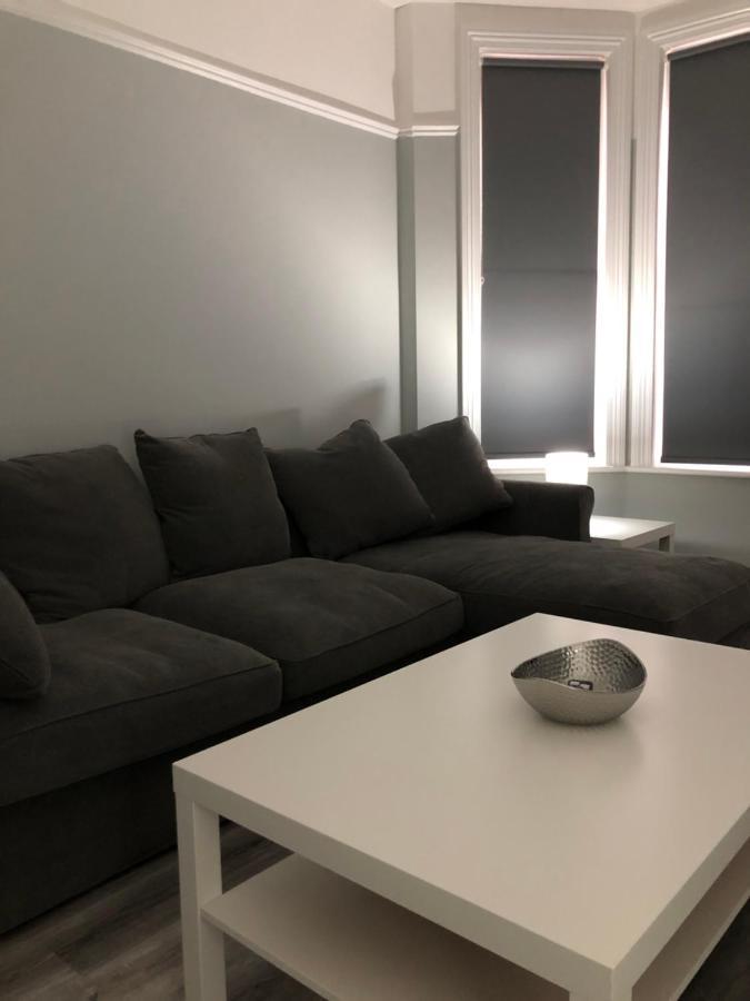 Entire Spacious 4 Bedroom Apartment In Bournemouth Kültér fotó