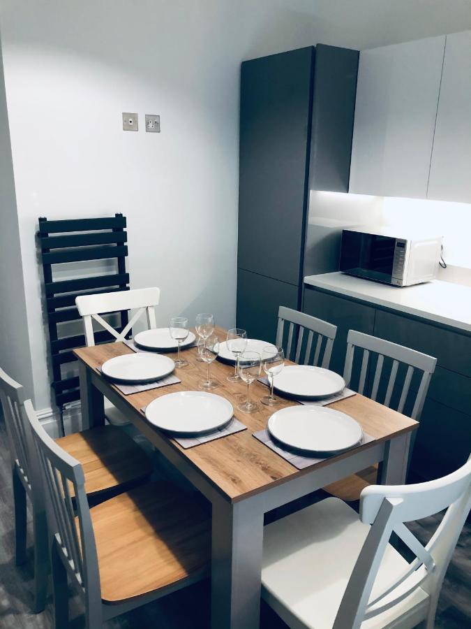 Entire Spacious 4 Bedroom Apartment In Bournemouth Kültér fotó