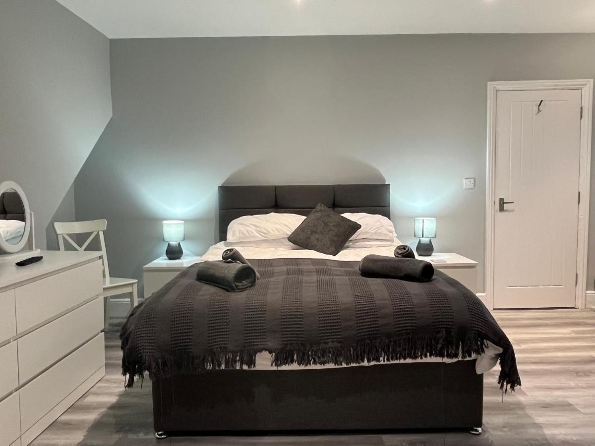 Entire Spacious 4 Bedroom Apartment In Bournemouth Kültér fotó