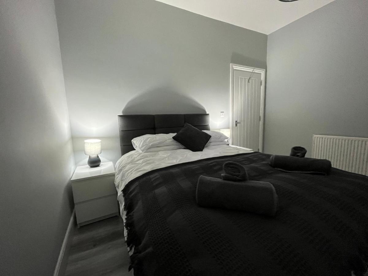 Entire Spacious 4 Bedroom Apartment In Bournemouth Kültér fotó